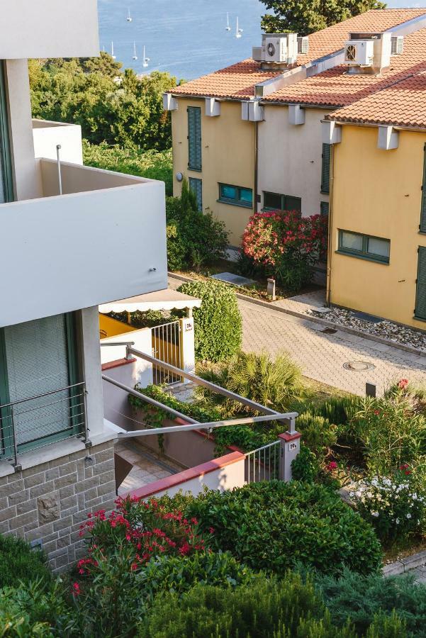 Apartma Joy - Private Beach Apartment Ankaran Exterior foto